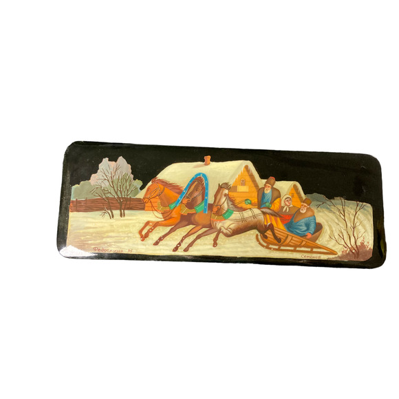RUSSIAN Pedocknho LACQUER BOX Hinged Horses Winter SIGNED 1995